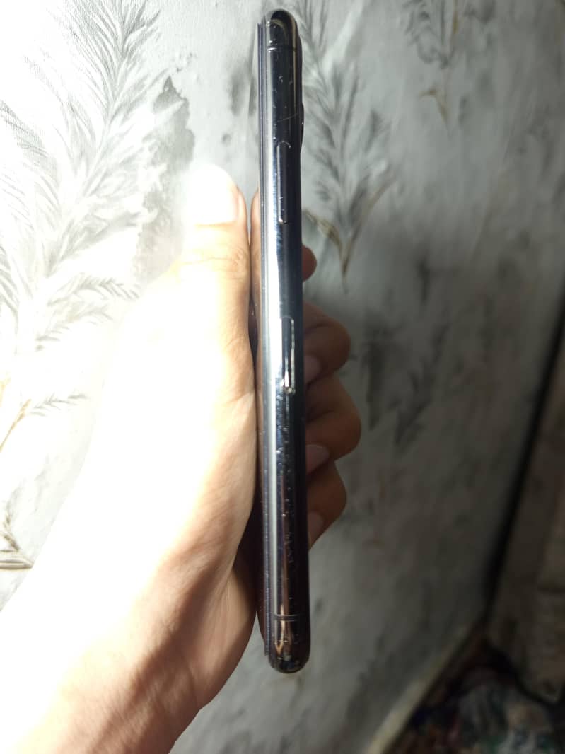 Apple iPhone 11 Pro 1
