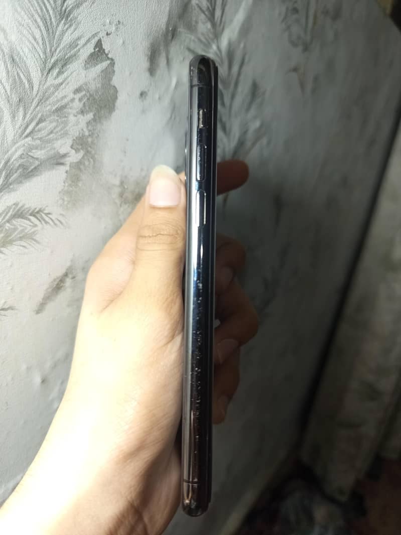 Apple iPhone 11 Pro 2