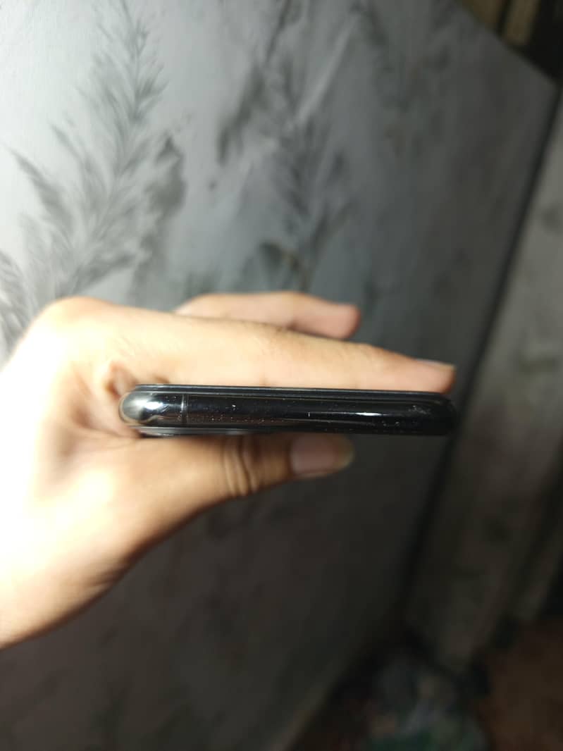 Apple iPhone 11 Pro 3