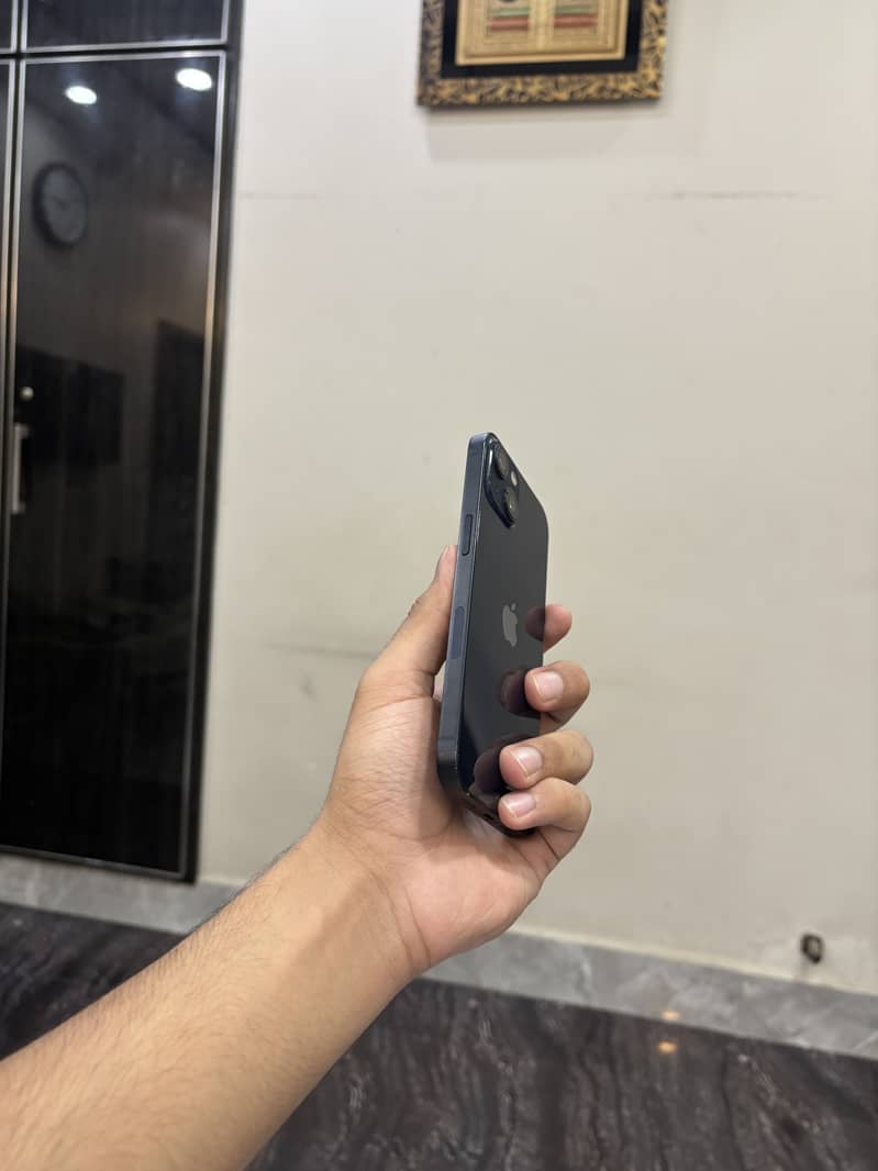 Apple iPhone 13 2