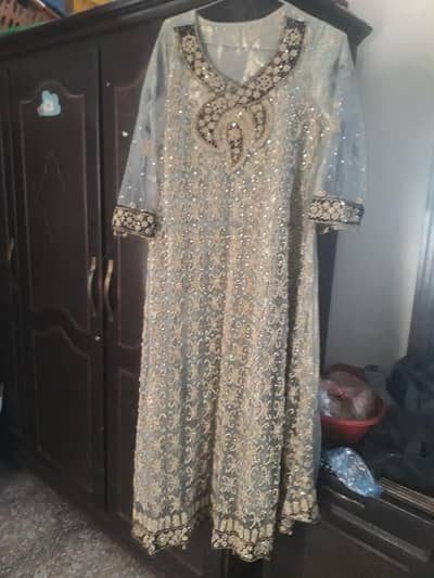 Full embroidery maxi ha ak bar use hoi ha jis ny lani ha rabta kry