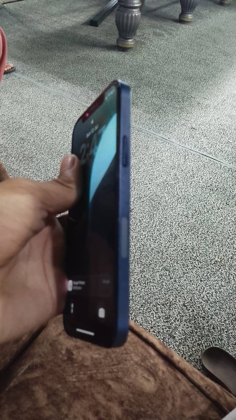 iPhone 12 0
