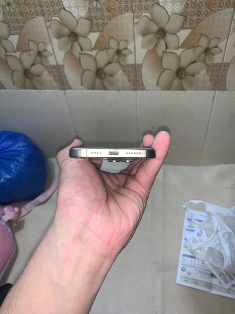 IPhone 15 Pro Max 4