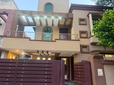 Beautiful 10 Marla Full House Available For SALE In Prime Location Of Bahria Town Lahore