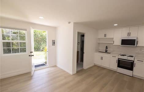 APARTMENT FOR SALE ( CHUBURJI CHOWK ORANGE LINE STATION OPPOSITE PLAZA 3rd FLOOR )