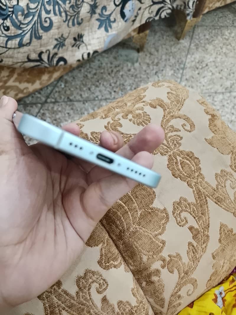 Apple iPhone 15 5