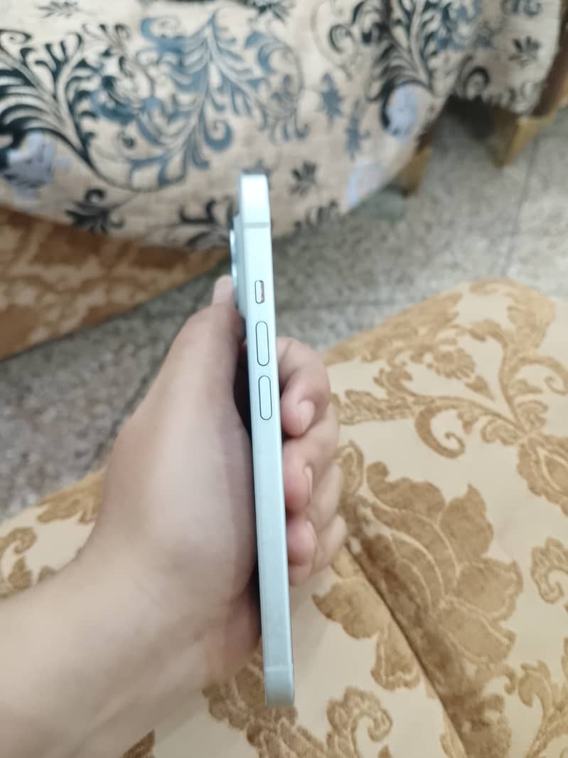Apple iPhone 15 7