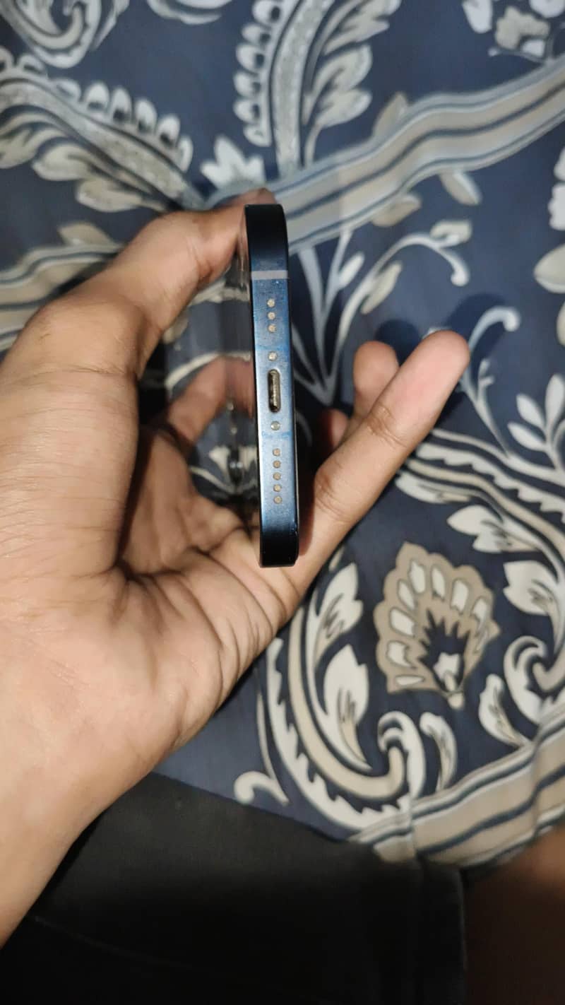 Apple iPhone 12 3