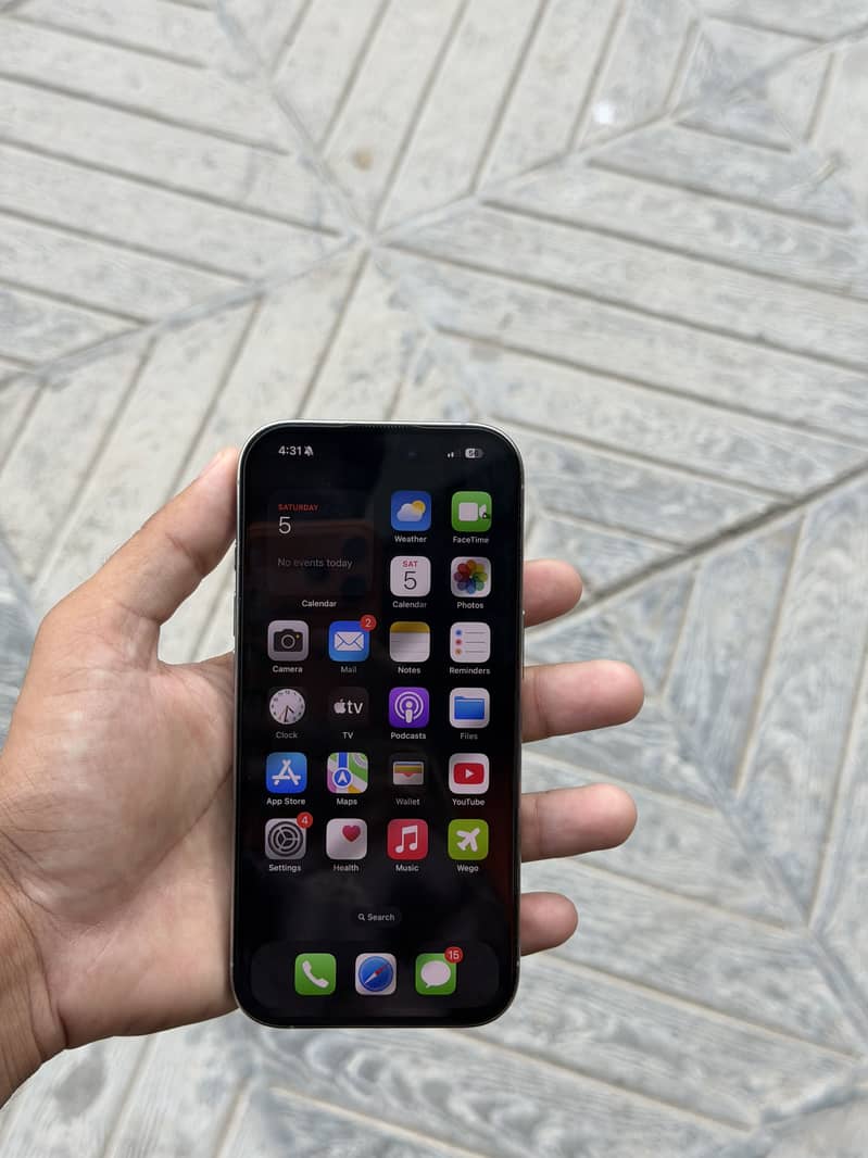 Apple iPhone 16 Pro 4