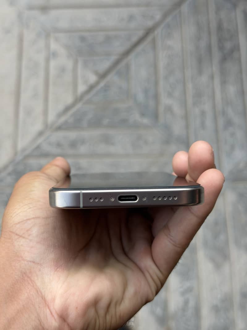Apple iPhone 16 Pro 5