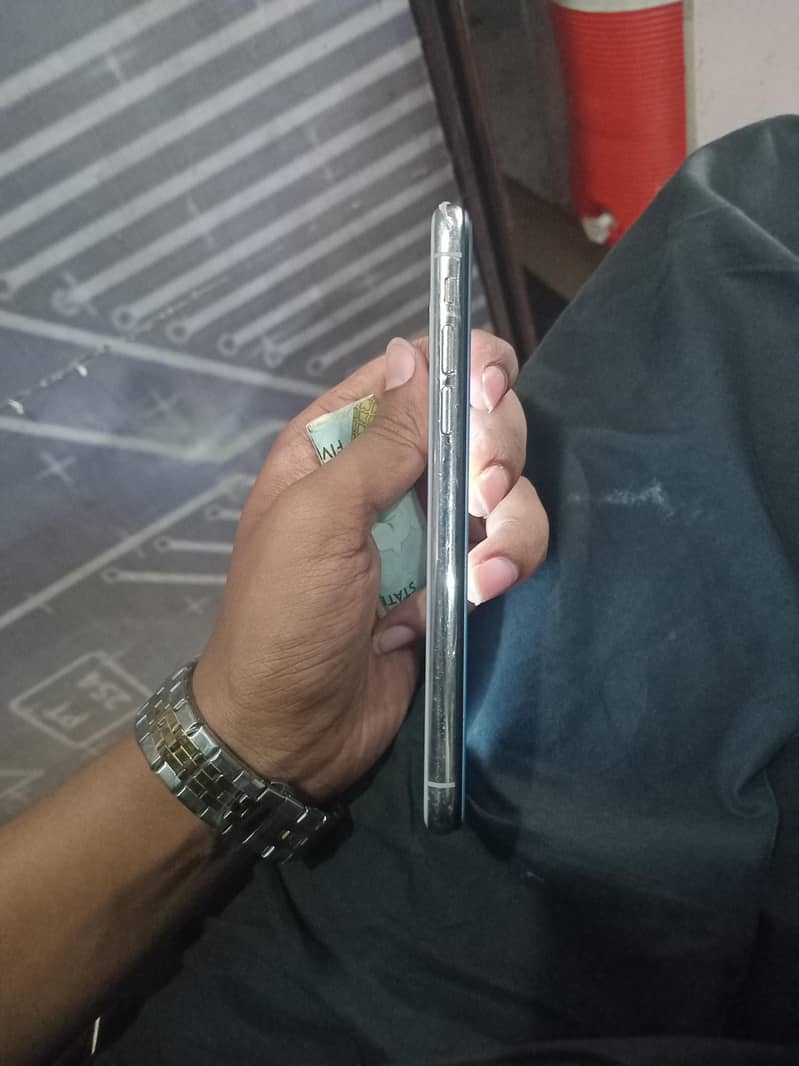 Apple iPhone X 3