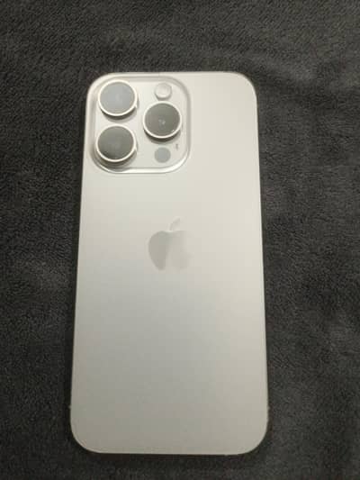 Apple iPhone 15 Pro natural titanium