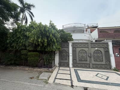 ONE KANAL ONE/&HALF STOREY HOUSE FOR SALE IN MARGHZAR PRIME LOCATION