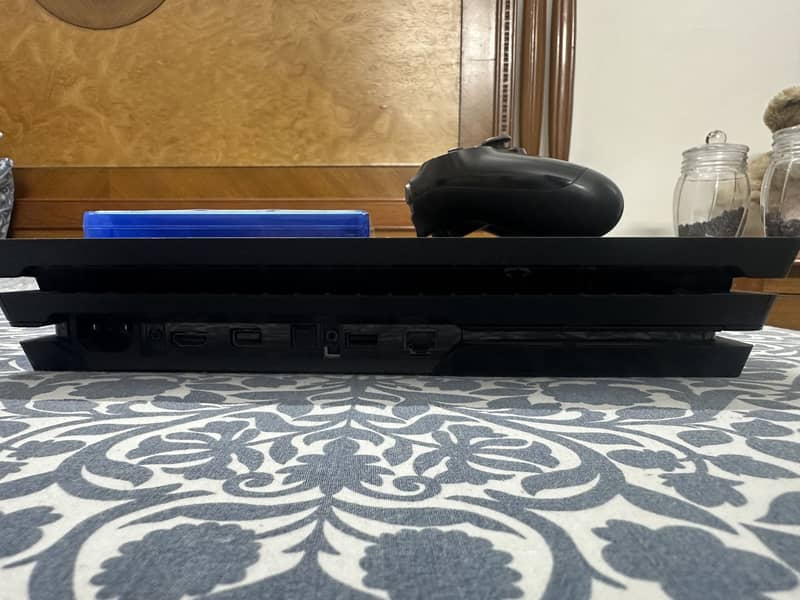PS4 Pro 1TB 1
