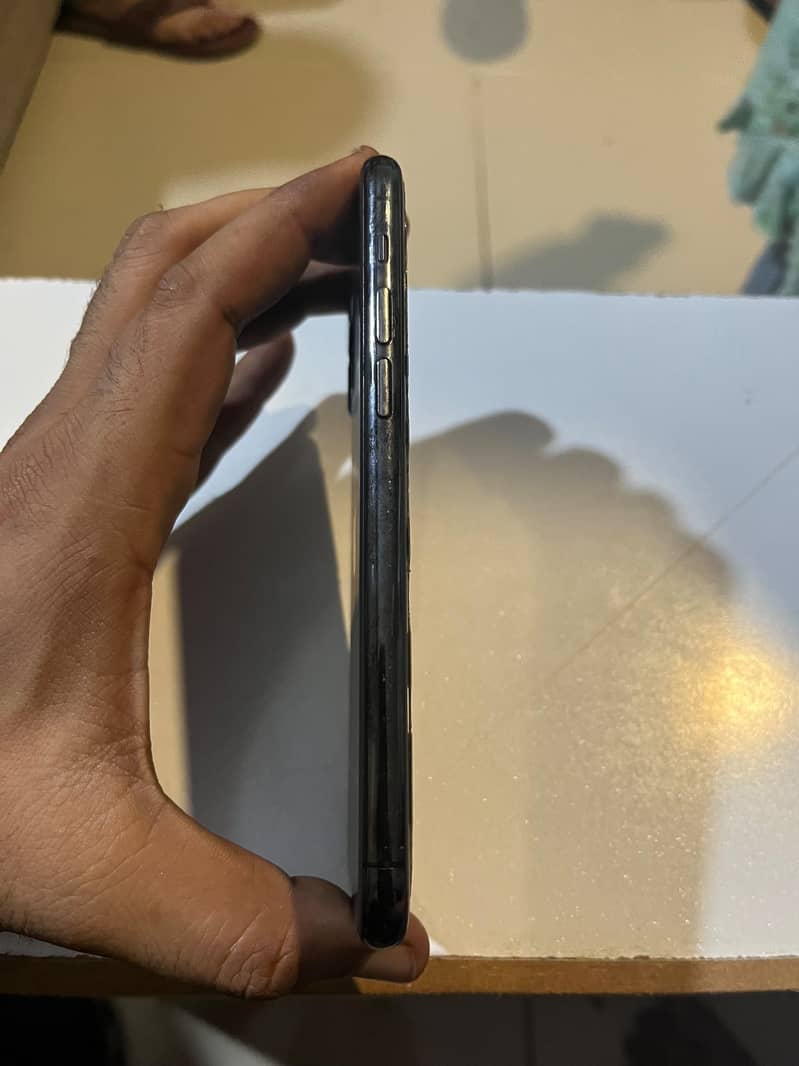 Apple iPhone 11 Pro 1