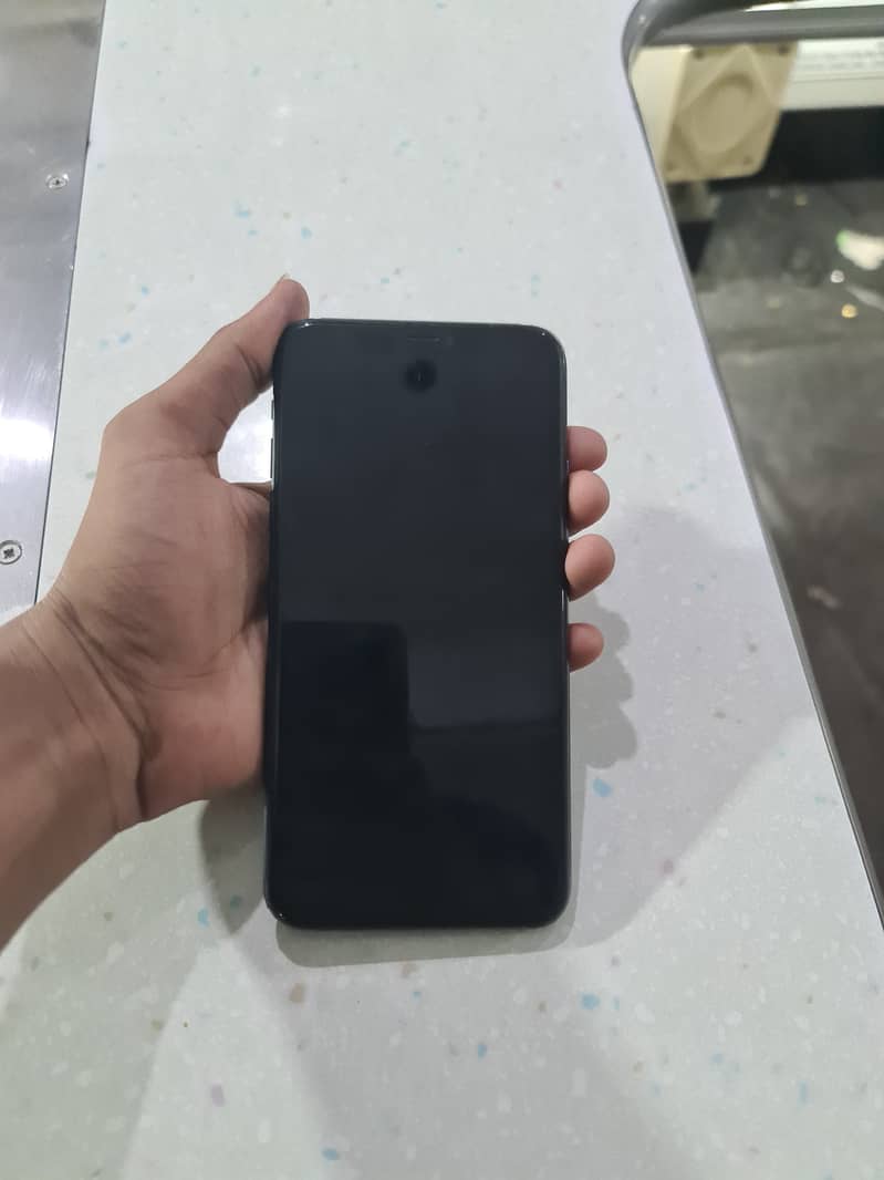 Apple iPhone 11 Pro Max 4