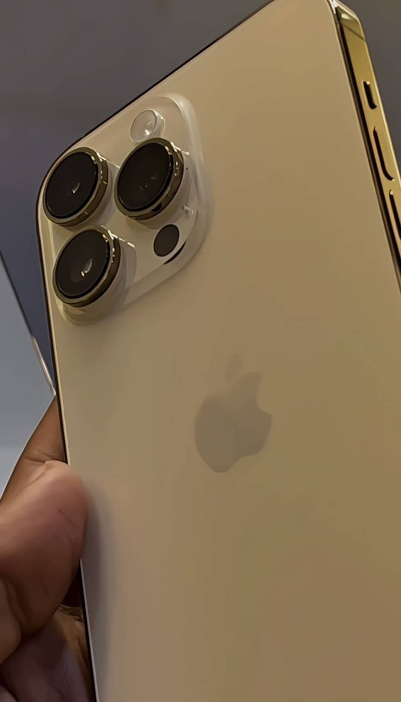 Apple iPhone 14 Pro Max 0