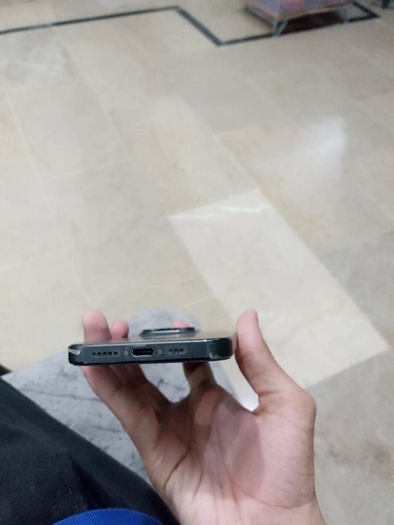 Apple iPhone 15 Pro 2