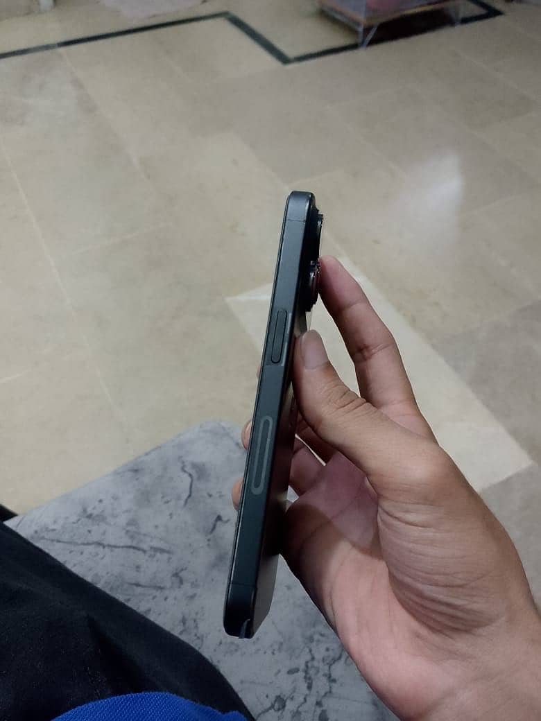 Apple iPhone 15 Pro 3