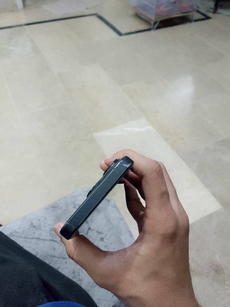 Apple iPhone 15 Pro 4