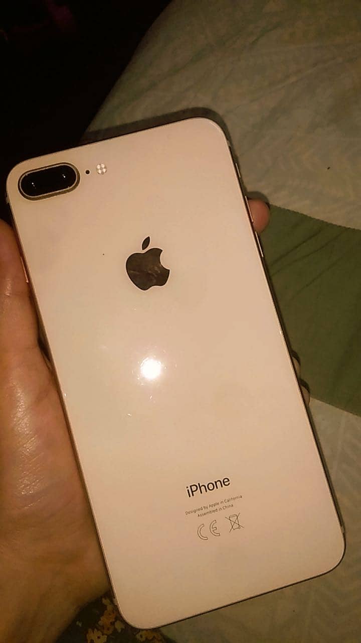 Apple iPhone 8 Plus 0