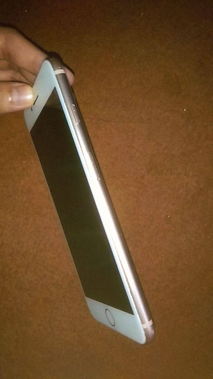 Apple iPhone 8 Plus 4