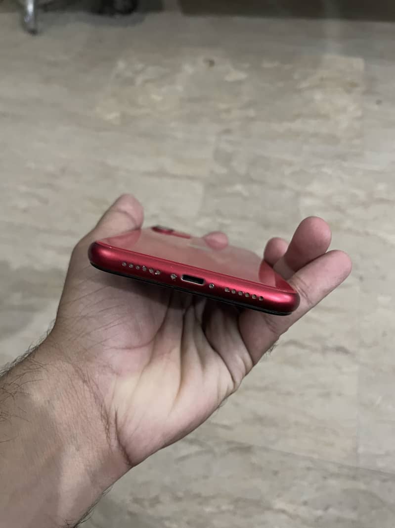 Apple iPhone 11 4