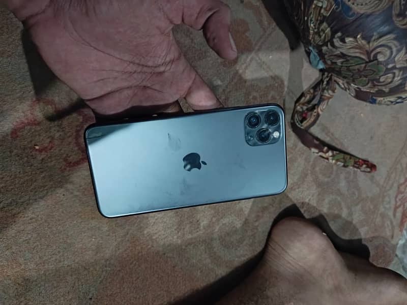 Apple iPhone 11 Pro Max 2