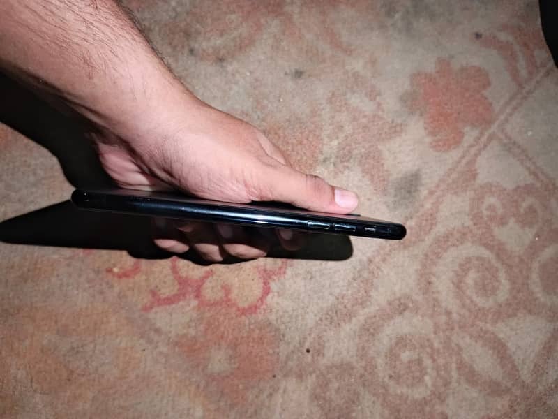 Apple iPhone 11 Pro Max 4