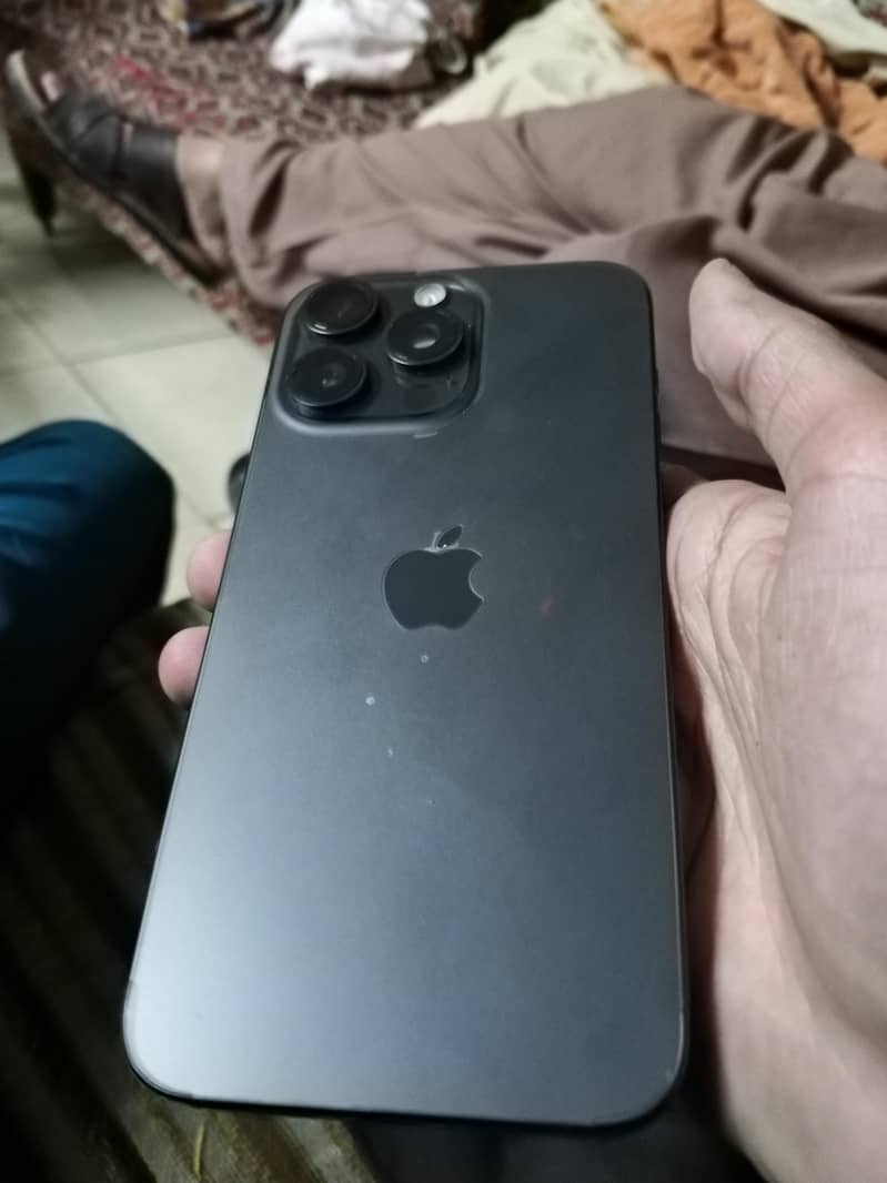 Apple iPhone 15 Pro Max 4