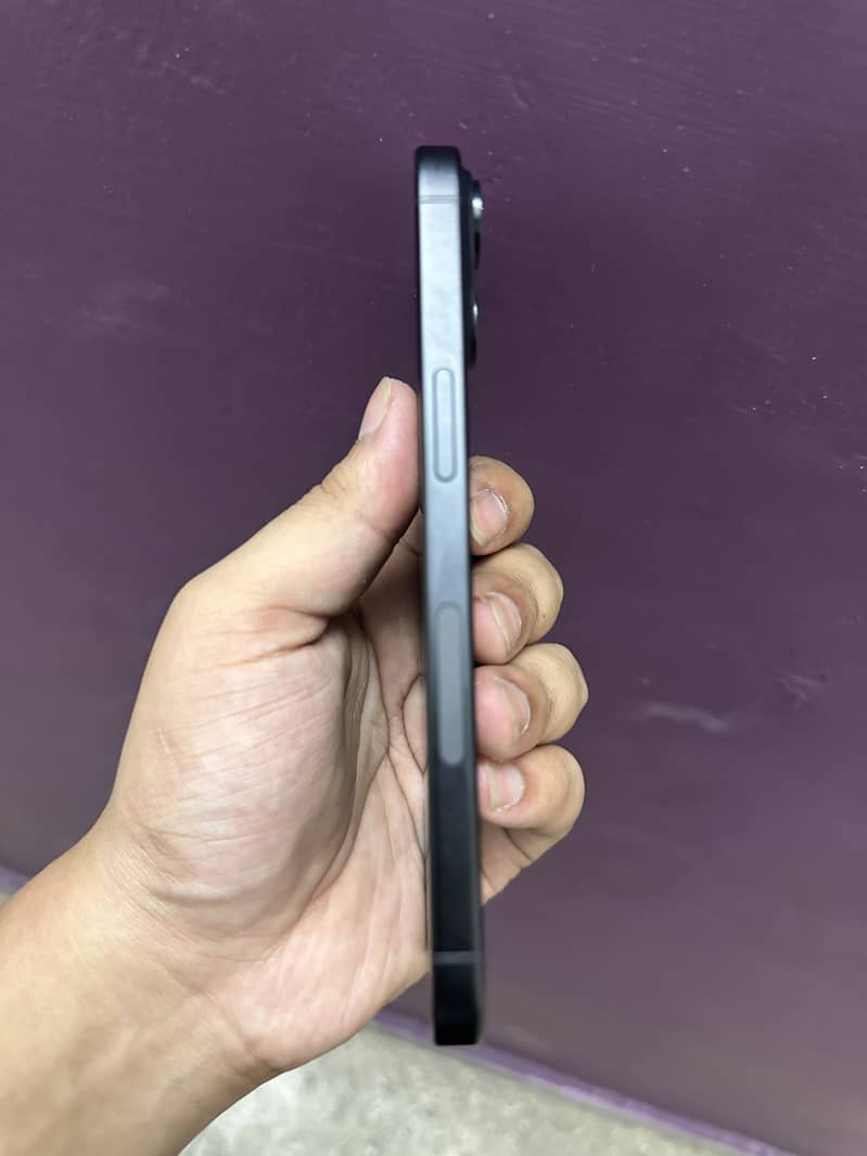 Apple iPhone 15 4