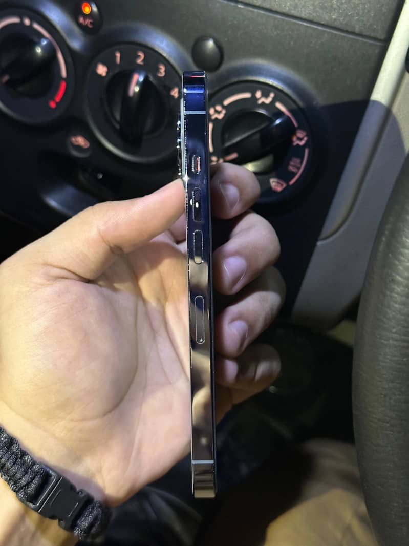 Apple iPhone 13 Pro 2