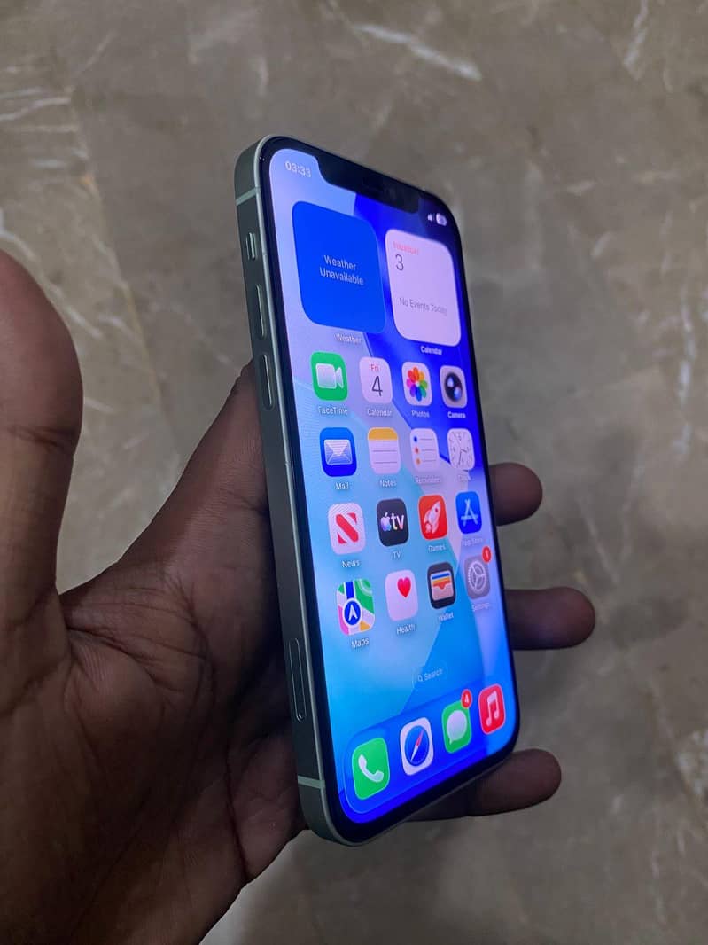 Apple iPhone 12 4