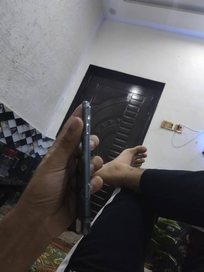 Apple iPhone 11 3