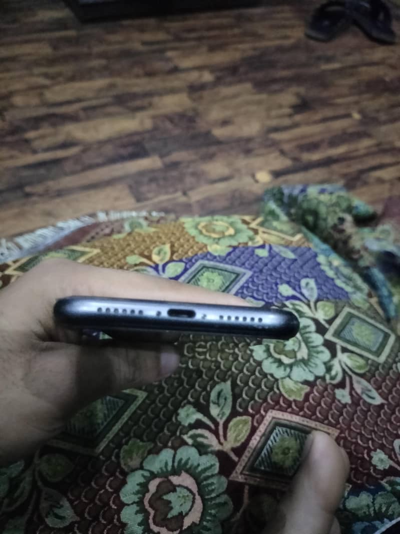 Apple iPhone 11 5