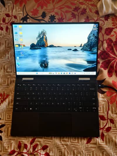 Dell Xps 13 7390 2 in 1 folding 360 laptop Touch screen