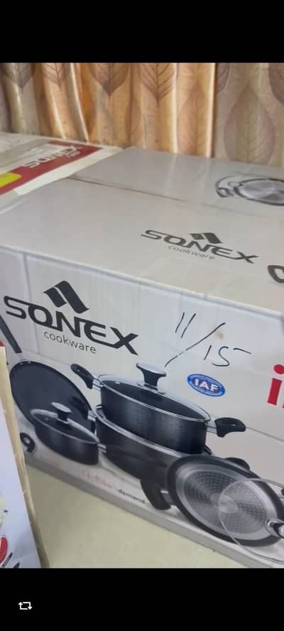 Apkay kitchen k liay perfect cookware set