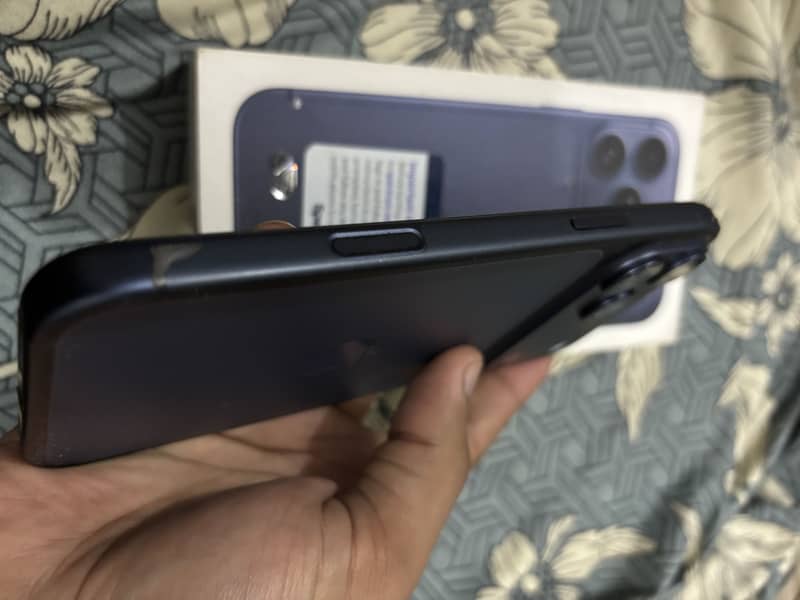 iPhone 17 Pro Max 4