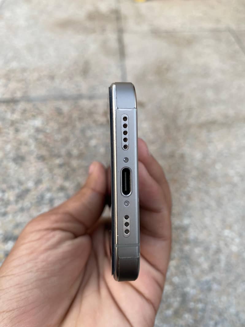 Apple iPhone 15 Pro 2