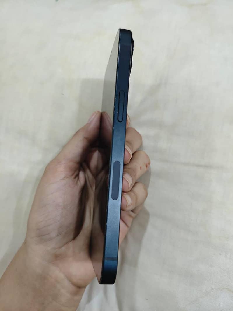 Apple iPhone 13 1
