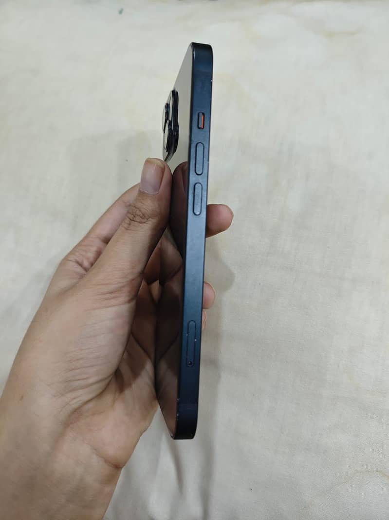 Apple iPhone 13 2
