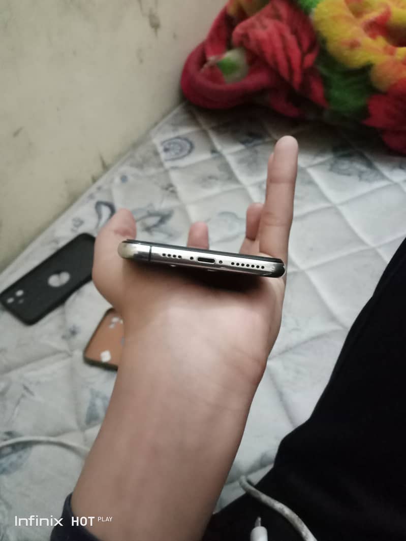 iPhone 11 Pro Max 2