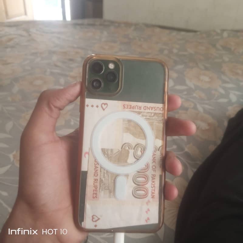 iPhone 11 Pro Max 4
