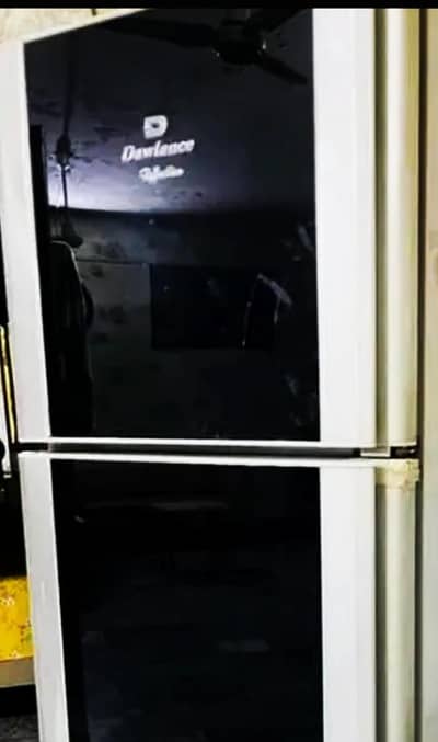 dawlance fridge lerage size hai Totally Genuine condition 10/9