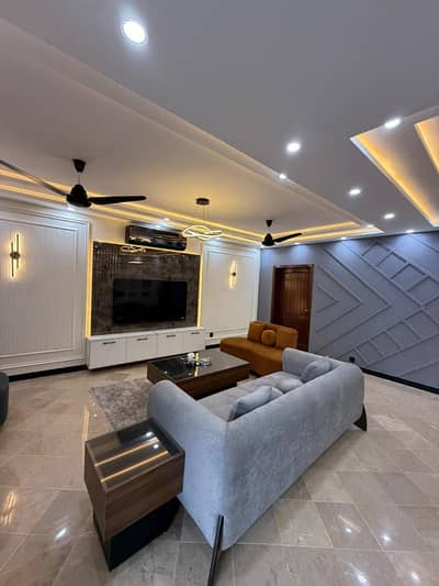 Per day apartment available luxury Furnished on f11