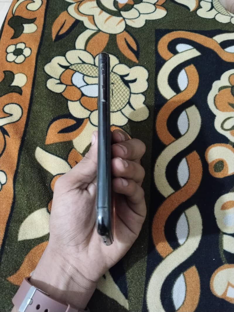 Apple iPhone XS 3
