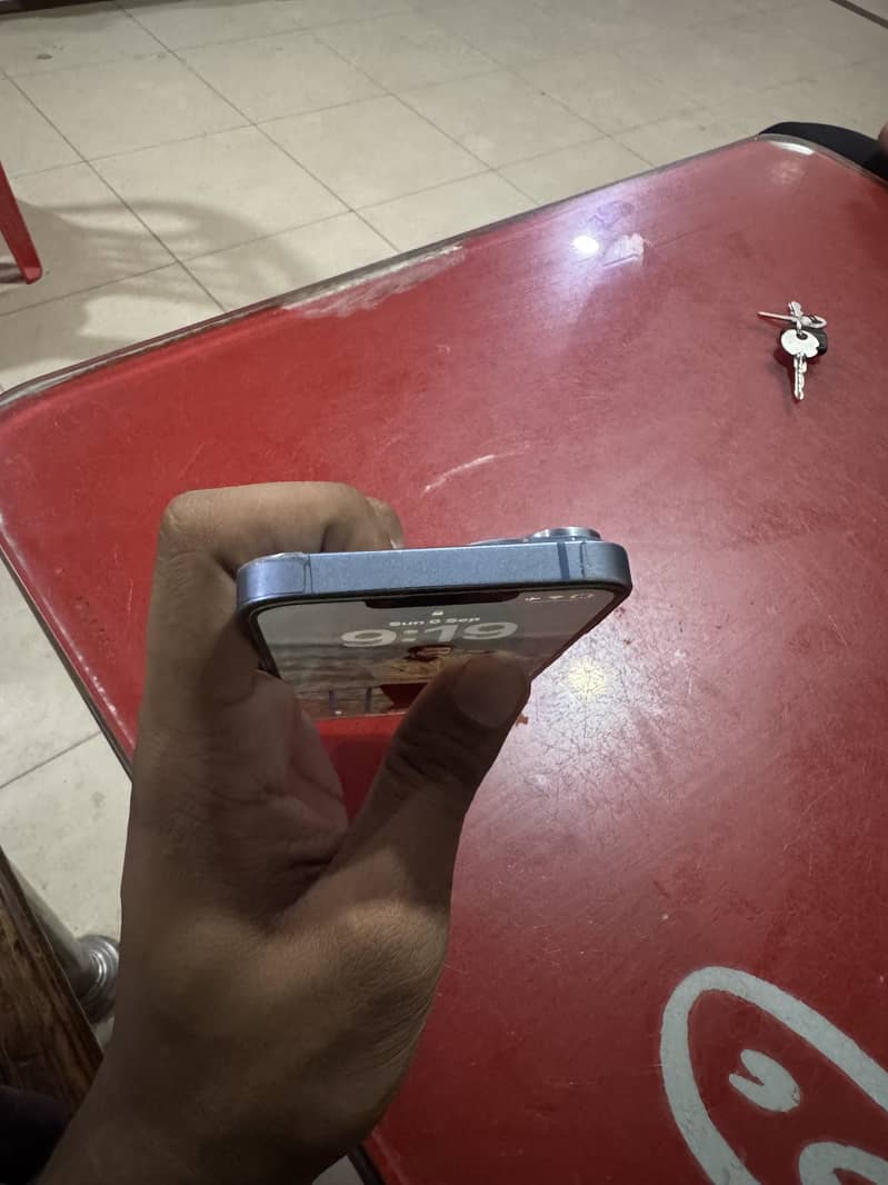 Apple iPhone 14 4