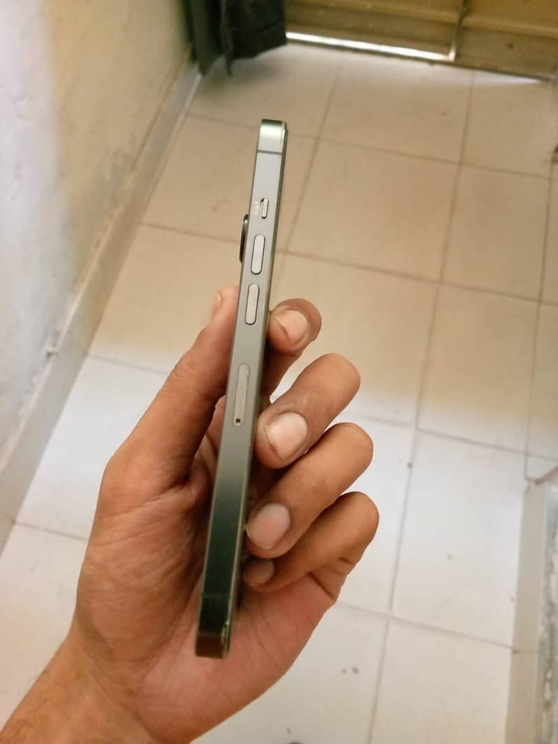 Apple iPhone 13 Pro 0