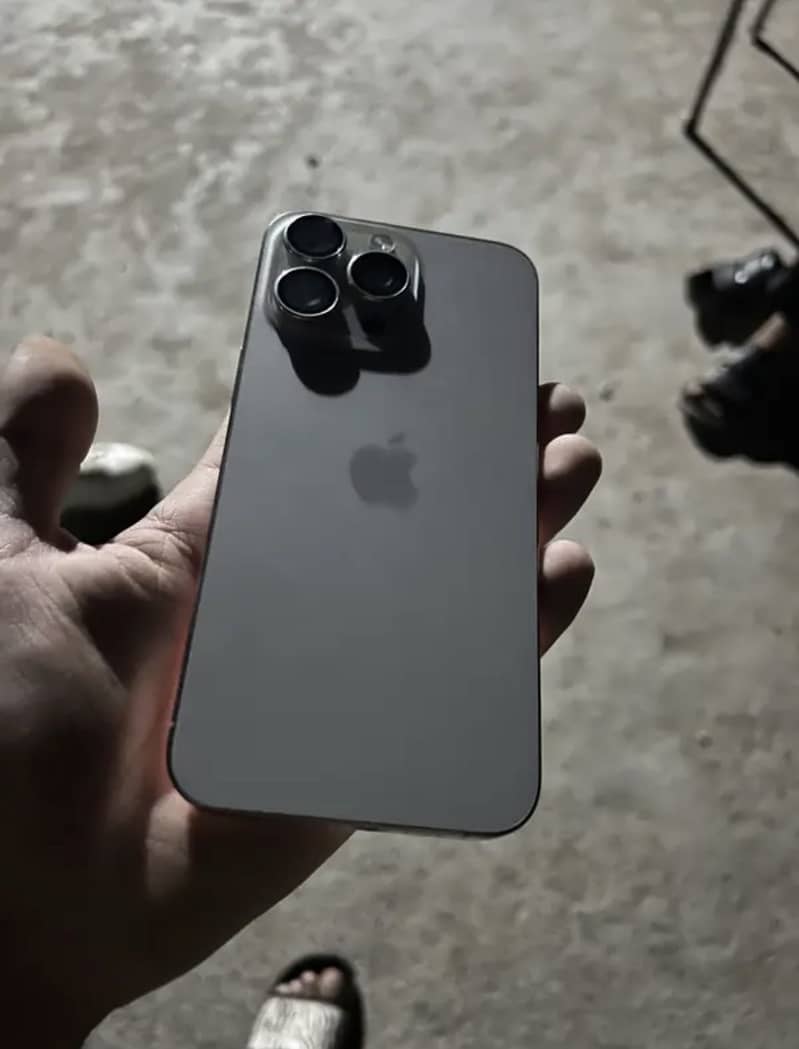 Apple iPhone 15 Pro Max 0