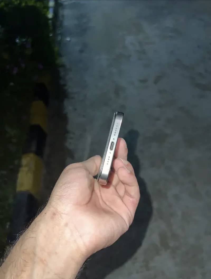 Apple iPhone 15 Pro Max 5